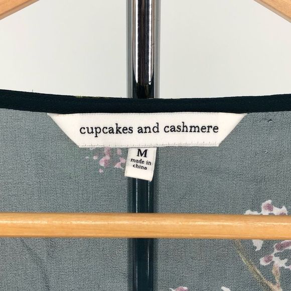 Cupcakes & Cashmere Tibet Floral V-Neck Button 3/4 Sleeve Blouse size Medium - Picture 12 of 15